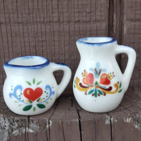 Vintage Ceramic Mini Pitchers Dollhouse Set of 2 Flowers Heart Blue w Handles - Picture 1 of 8